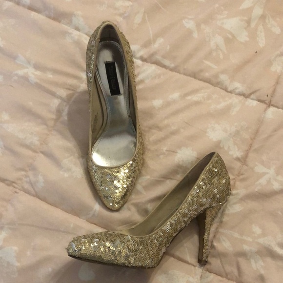 White House Black Market Shoes - WHBM • Gold Sequined High Heels • Size 7.5M